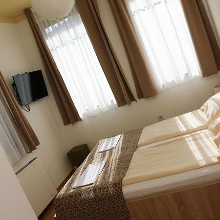 Hotel Logavina 8 Garage Parking サラエヴォ エクステリア 写真