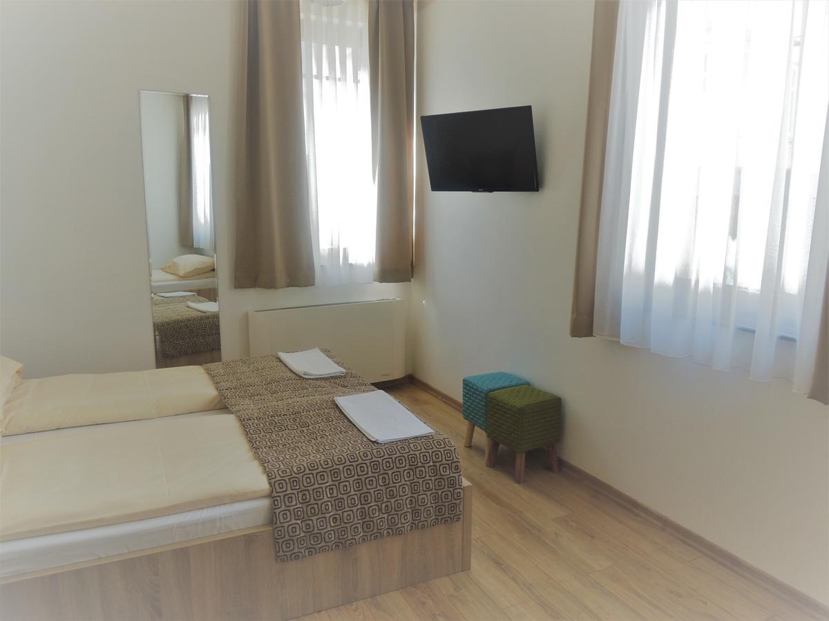 Hotel Logavina 8 Garage Parking サラエヴォ エクステリア 写真