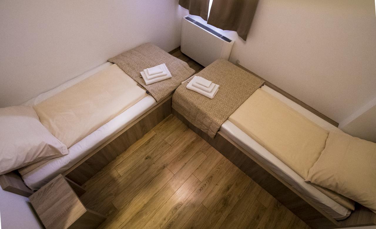 Hotel Logavina 8 Garage Parking サラエヴォ エクステリア 写真