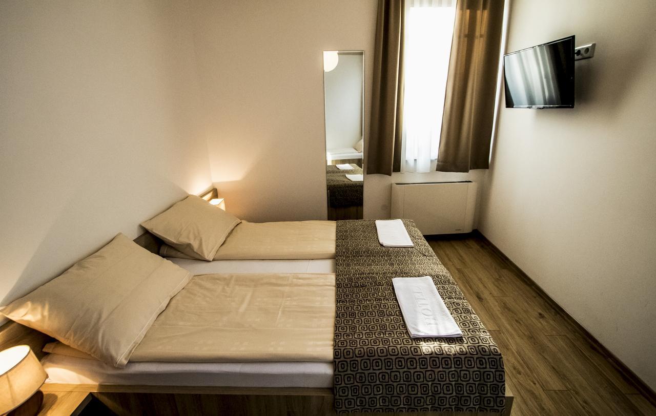Hotel Logavina 8 Garage Parking サラエヴォ エクステリア 写真