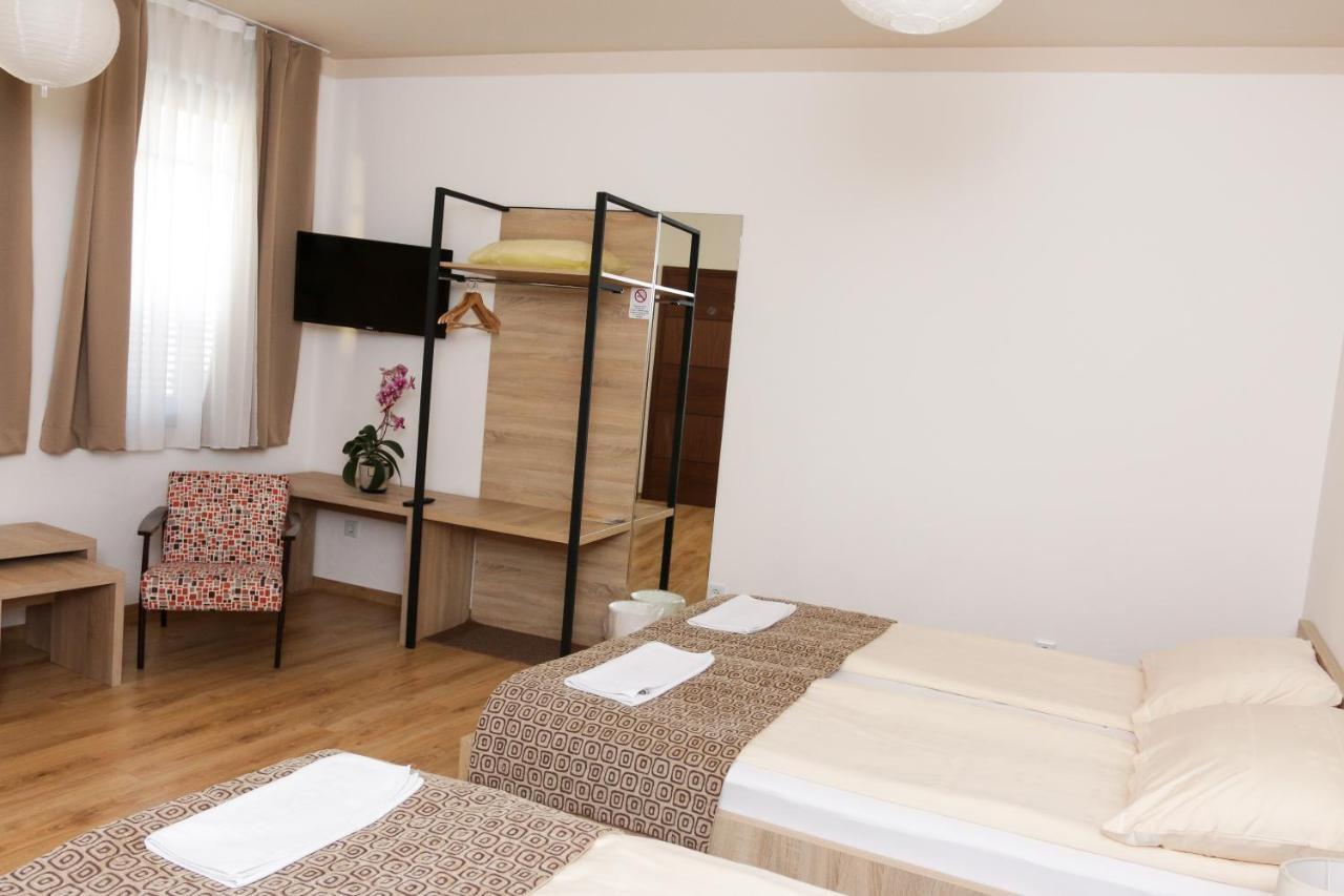 Hotel Logavina 8 Garage Parking サラエヴォ エクステリア 写真